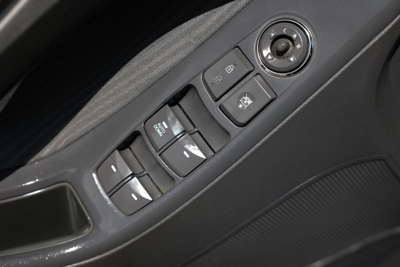 Hyundai Elantra  2013