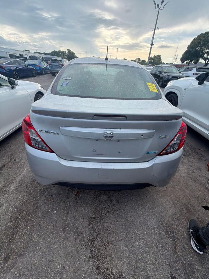 Nissan Versa Sedan  2019