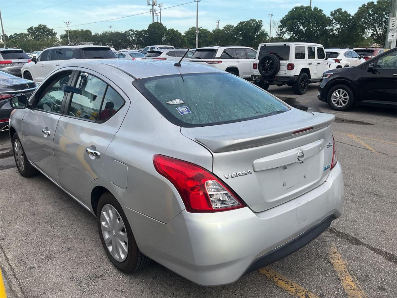 Nissan Versa Sedan  2019