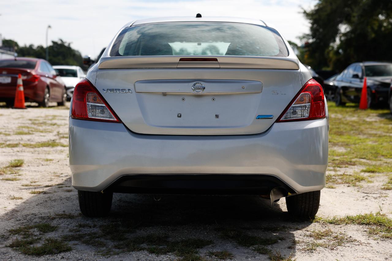 Nissan Versa Sedan  2019