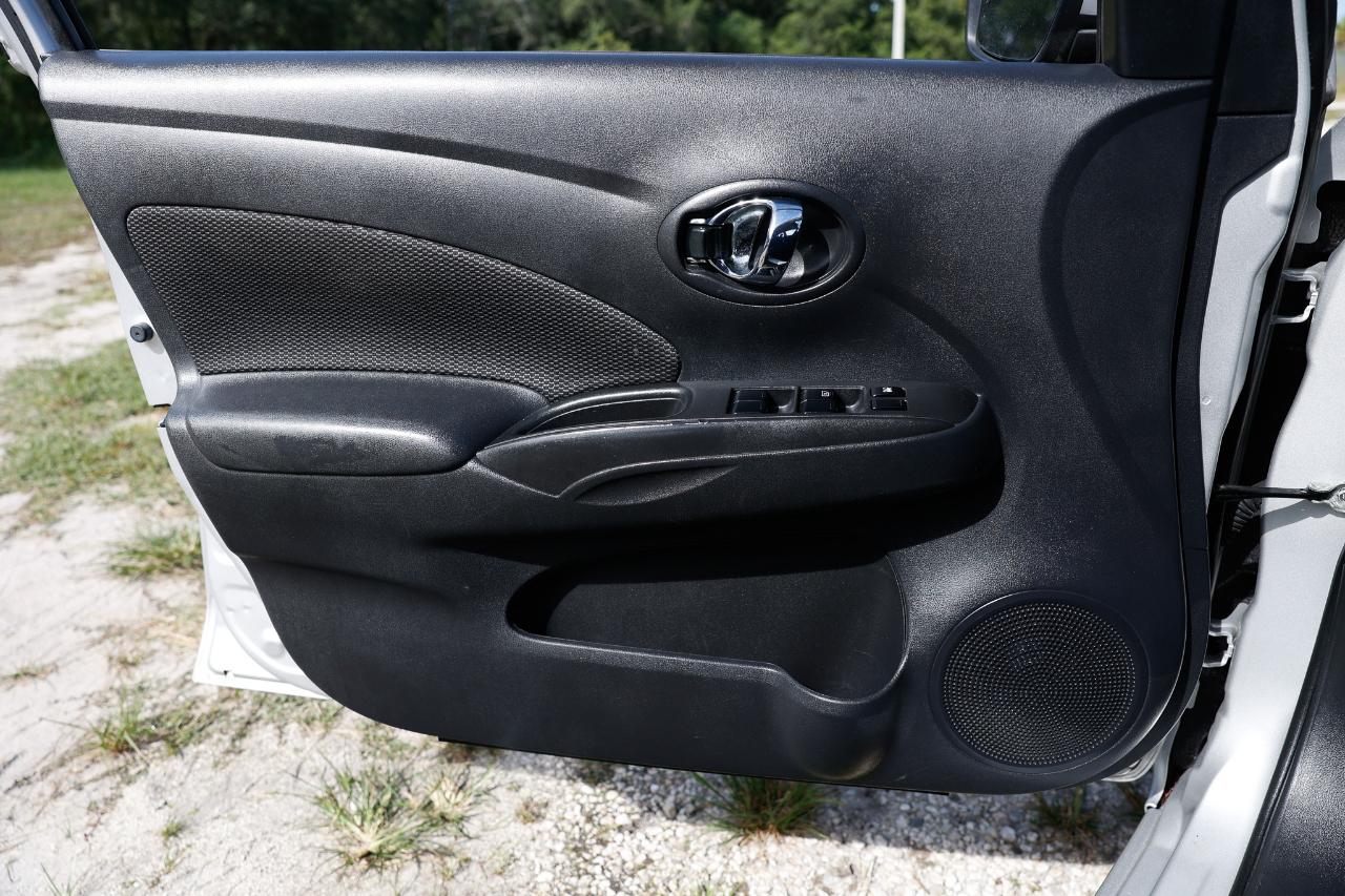 Nissan Versa Sedan  2019