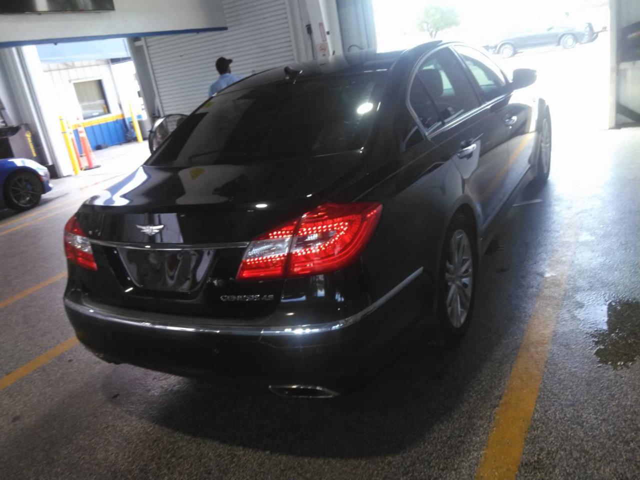 Hyundai Genesis  2012