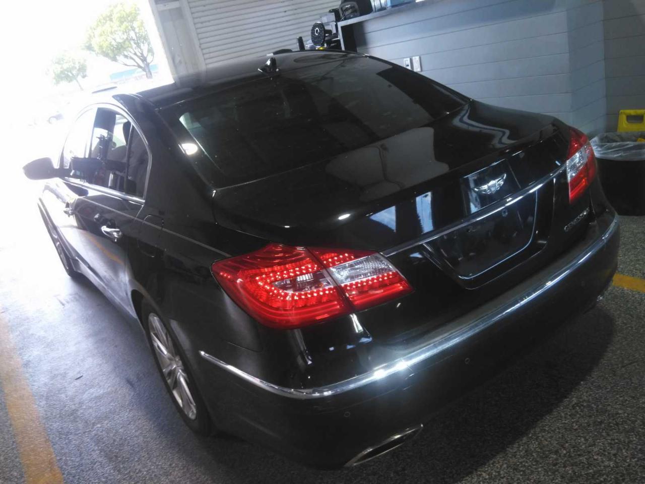 Hyundai Genesis  2012