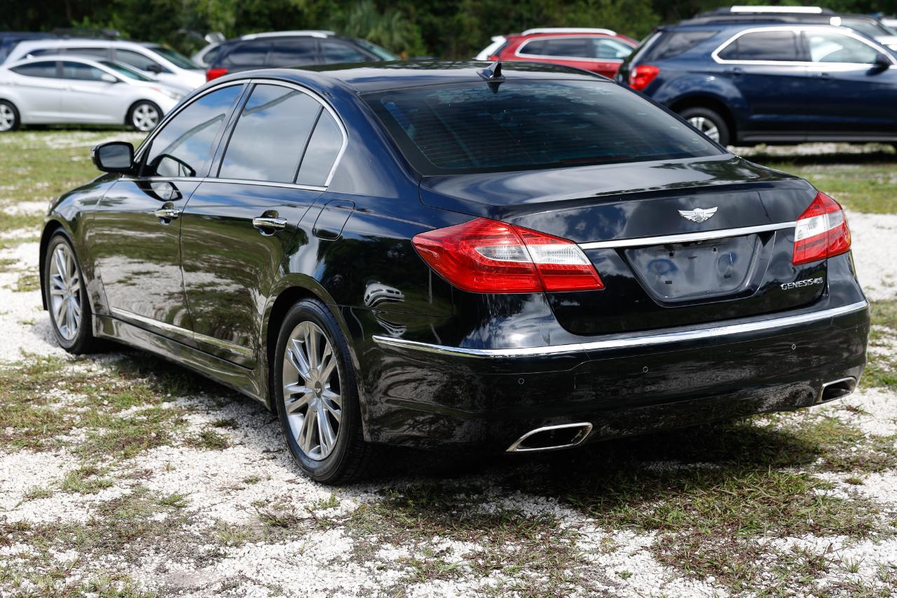 Hyundai Genesis  2012