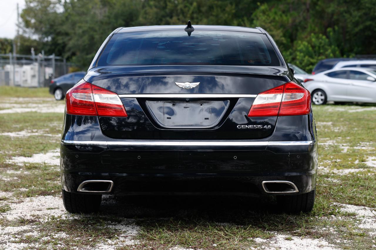 Hyundai Genesis  2012