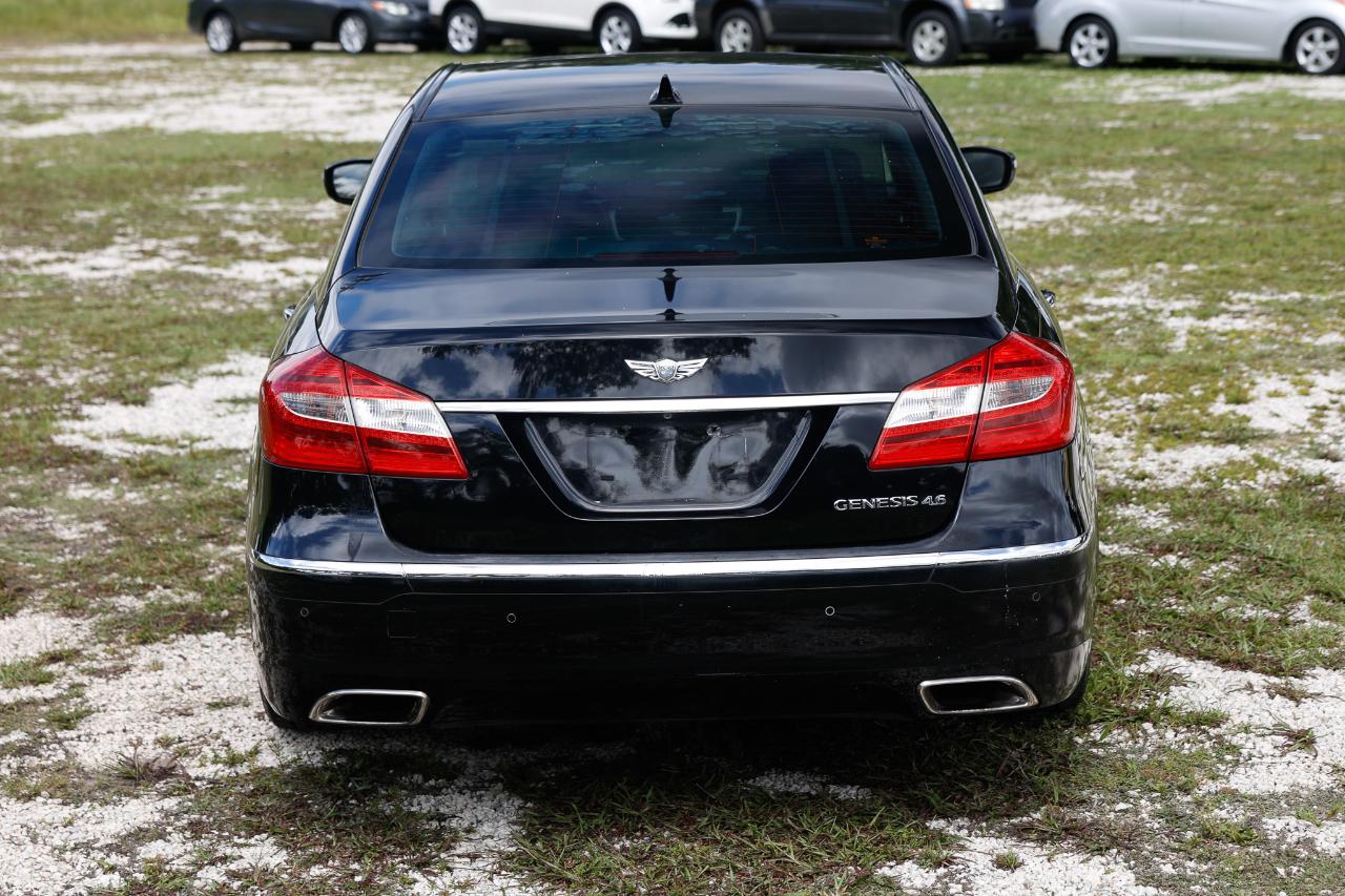 Hyundai Genesis  2012