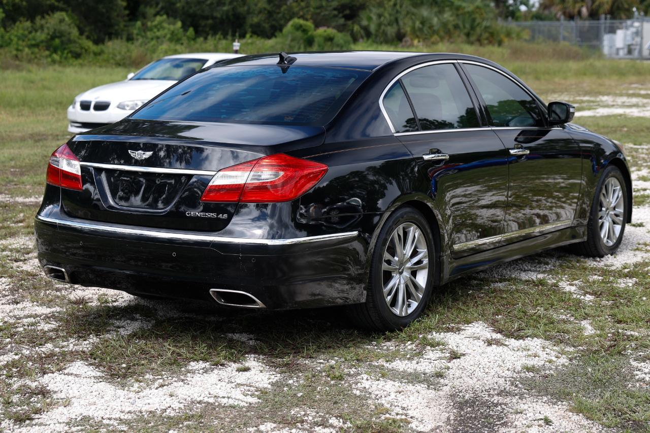 Hyundai Genesis  2012