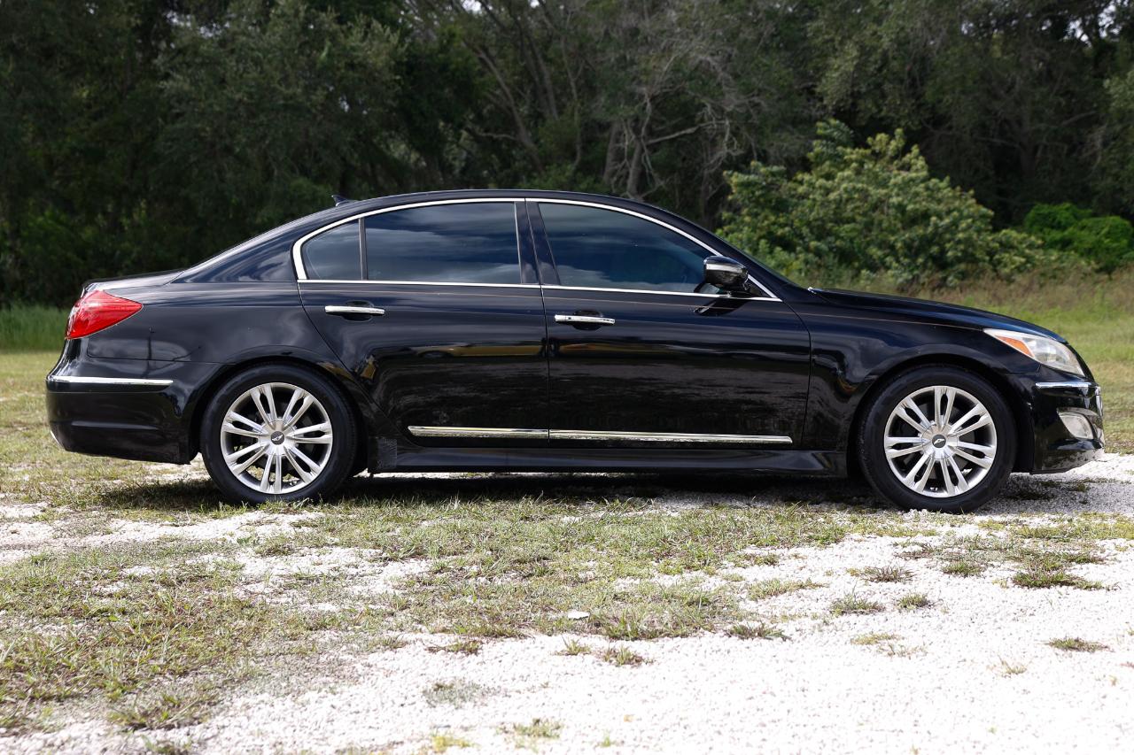 Hyundai Genesis  2012