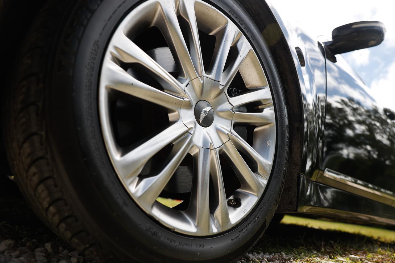 Hyundai Genesis  2012