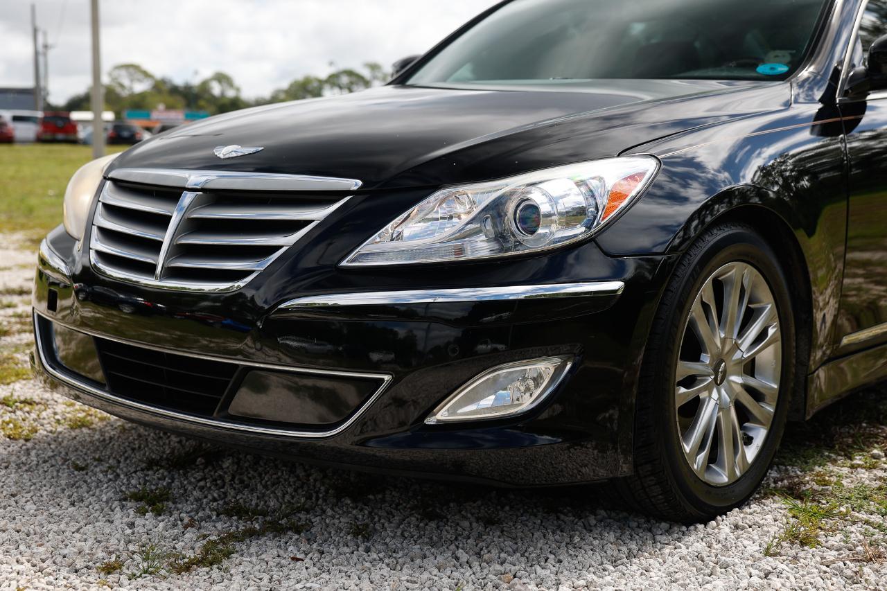 Hyundai Genesis  2012