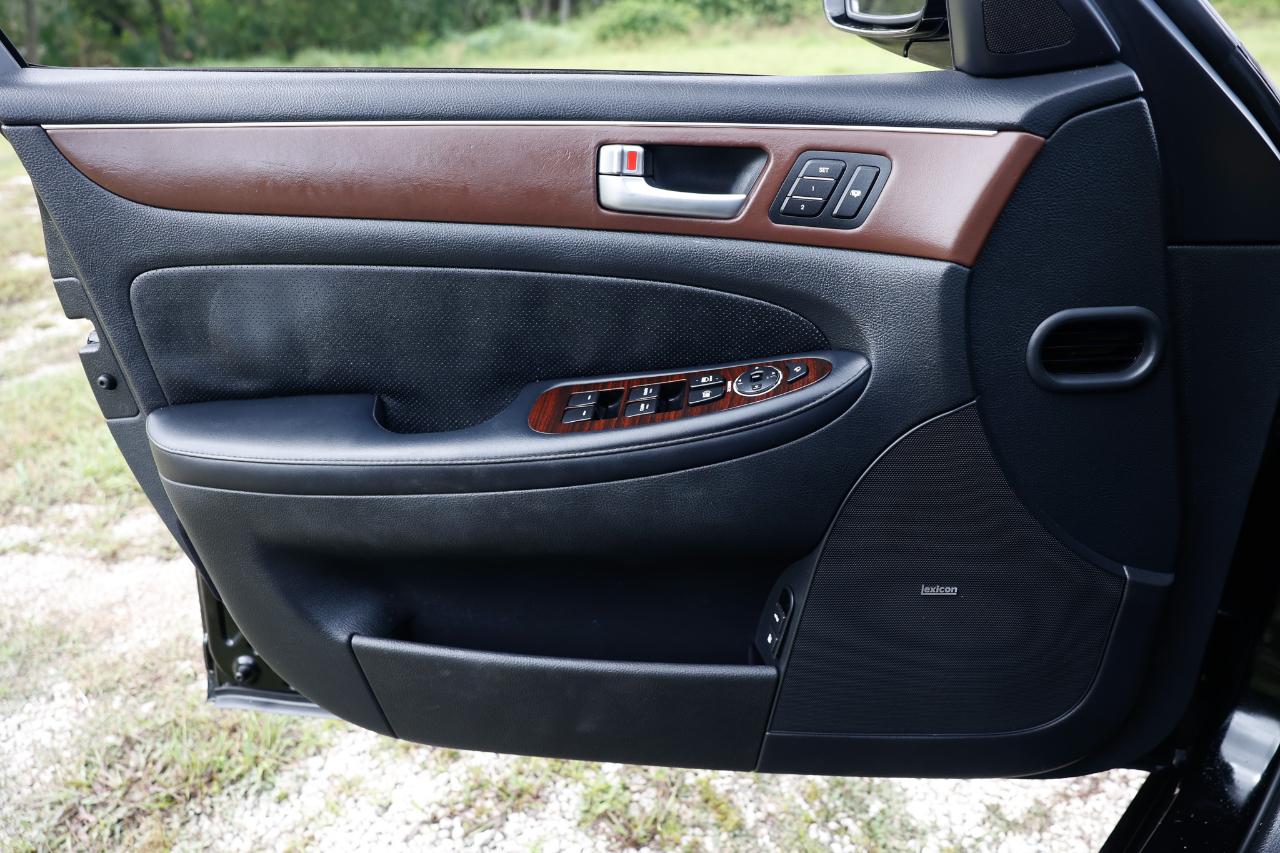 Hyundai Genesis  2012