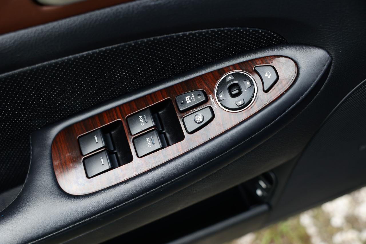Hyundai Genesis  2012