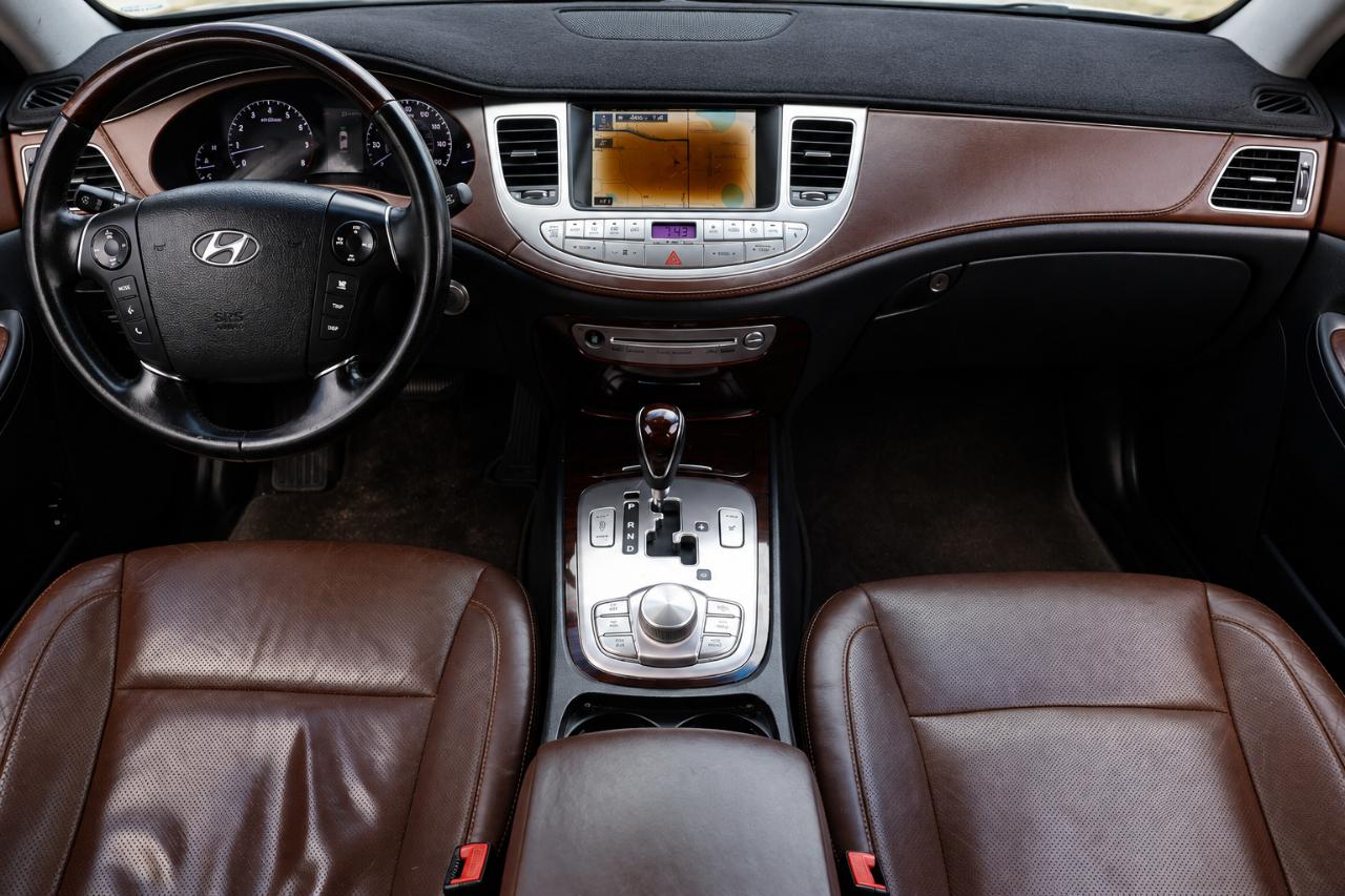 Hyundai Genesis  2012