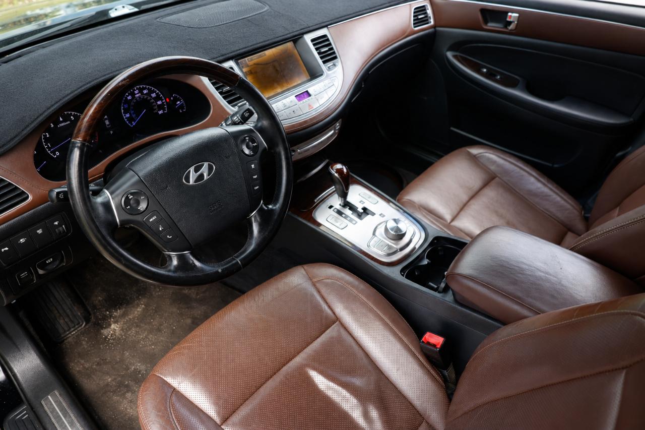Hyundai Genesis  2012