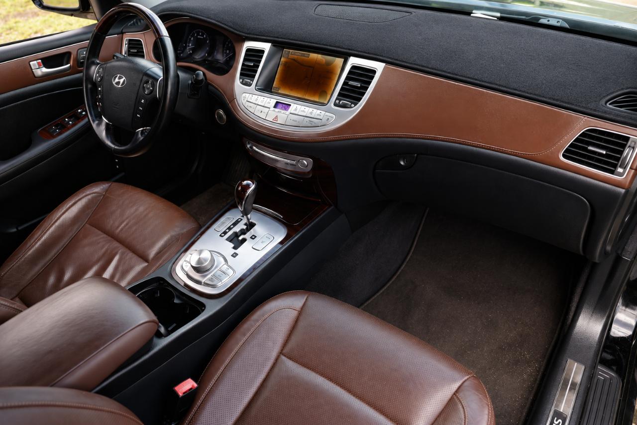 Hyundai Genesis  2012