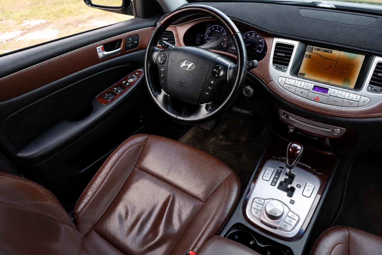 Hyundai Genesis  2012