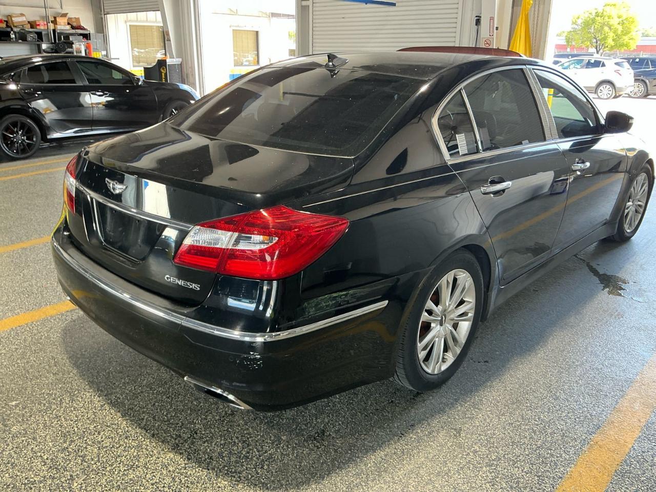 Hyundai Genesis  2013