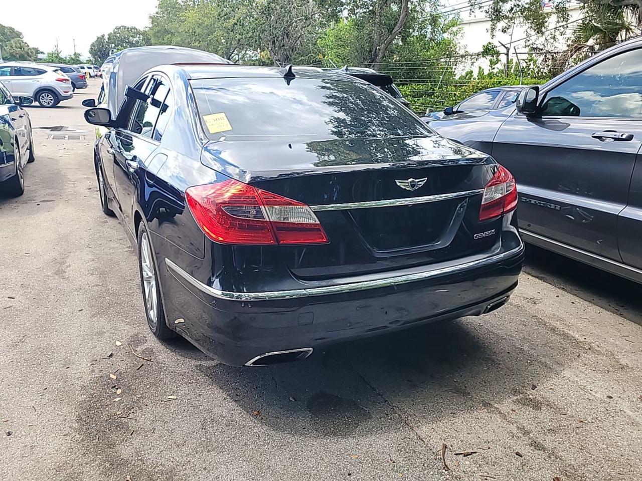 Hyundai Genesis  2013