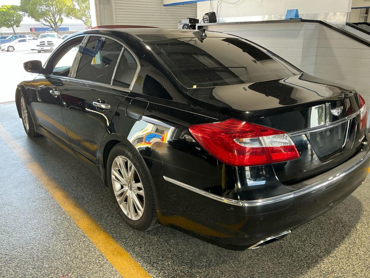 Hyundai Genesis  2013