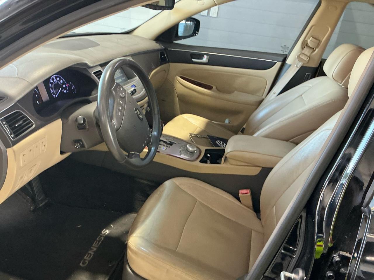 Hyundai Genesis  2013