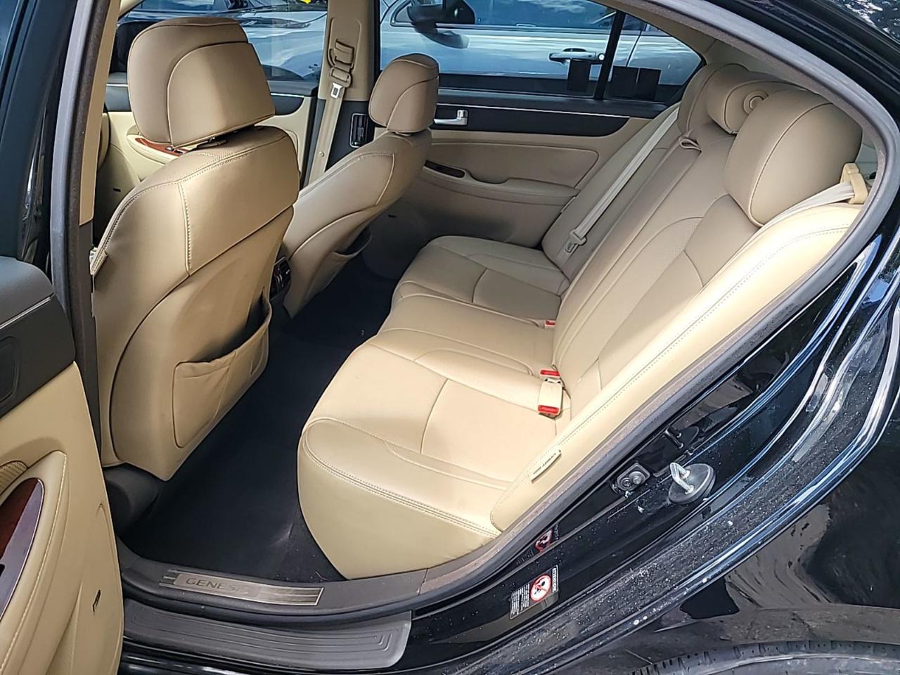 Hyundai Genesis  2013