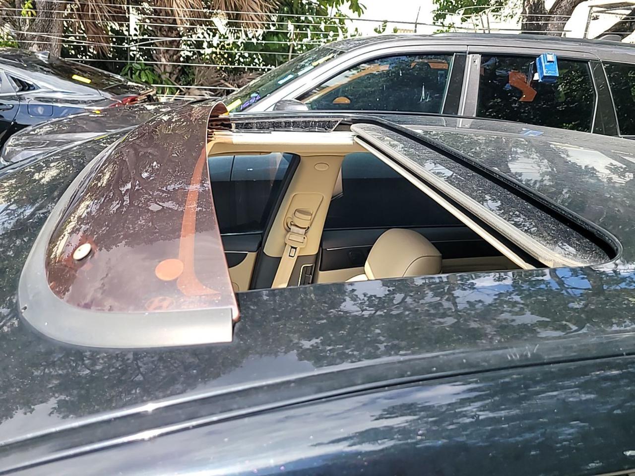 Hyundai Genesis  2013
