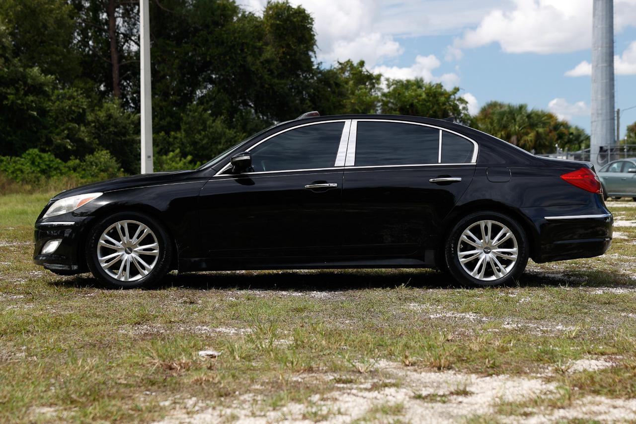 Hyundai Genesis  2013
