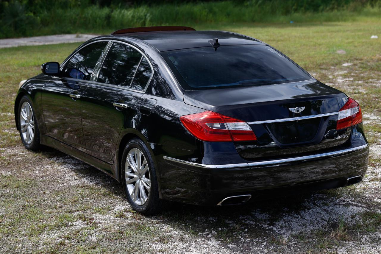 Hyundai Genesis  2013
