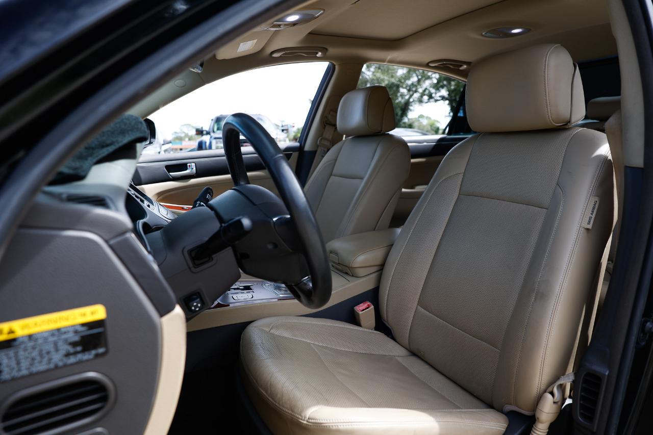 Hyundai Genesis  2013