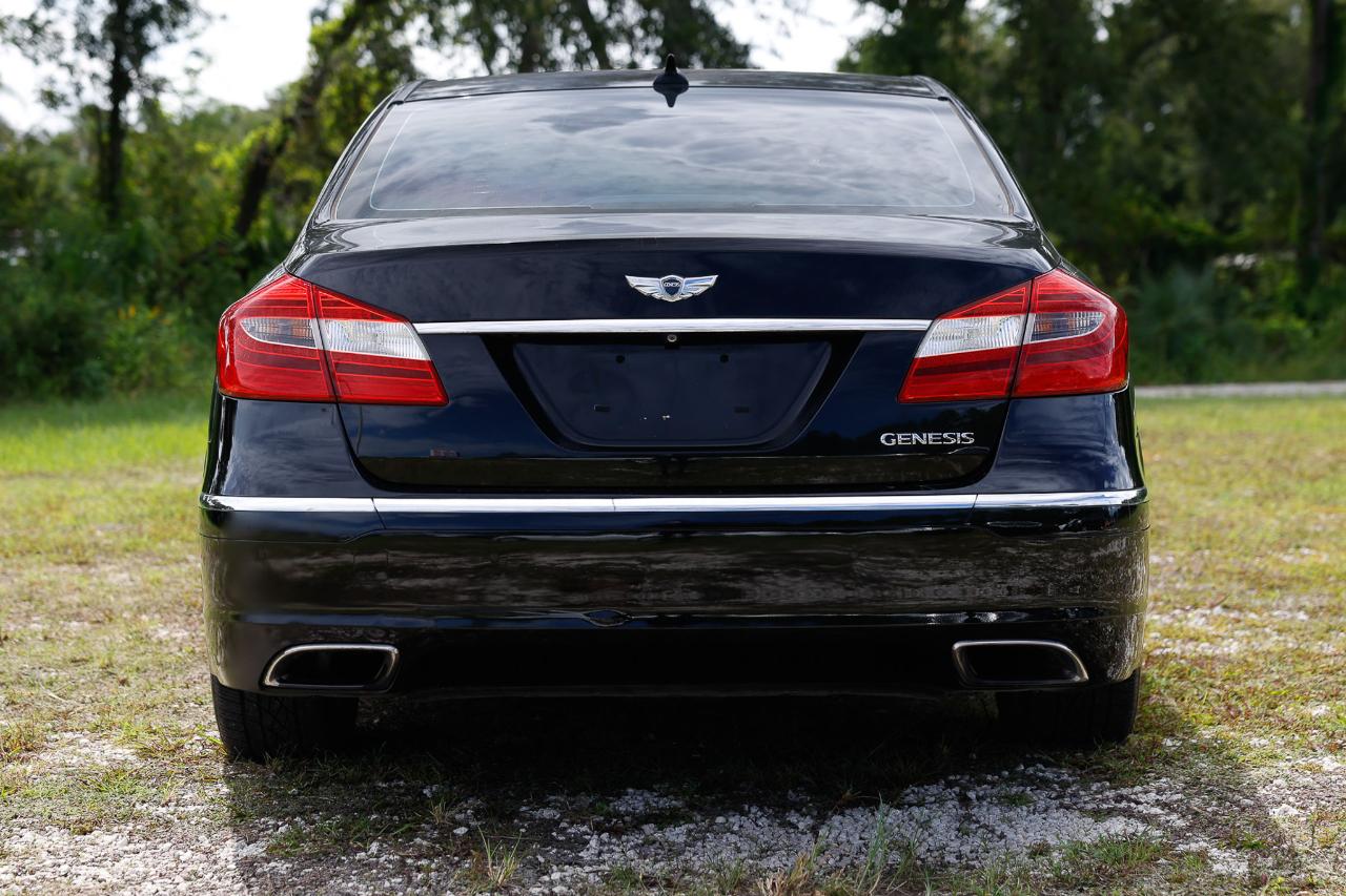 Hyundai Genesis  2013
