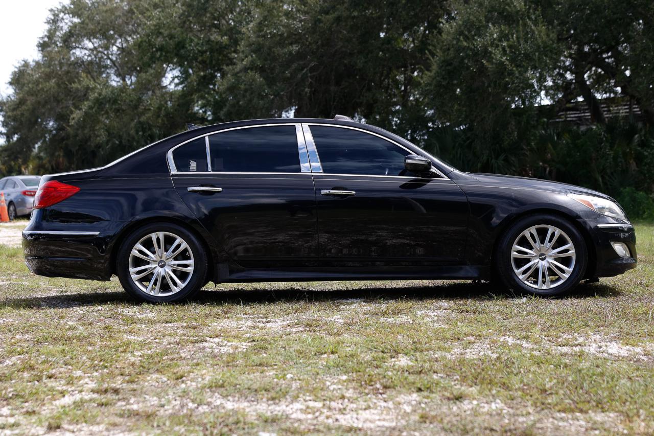 Hyundai Genesis  2013