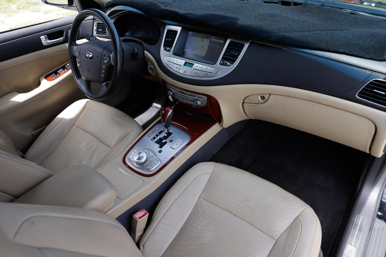 Hyundai Genesis  2013
