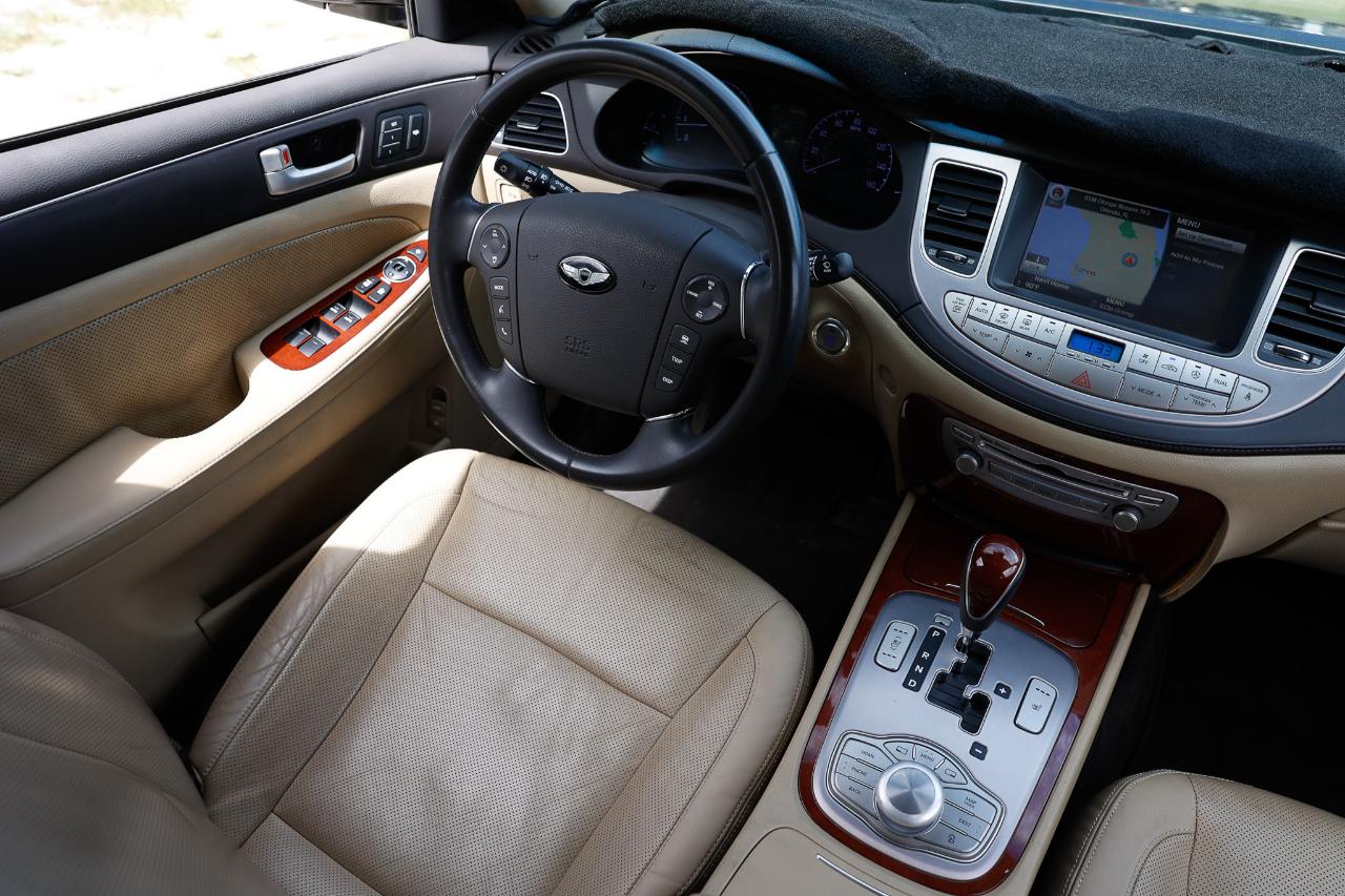 Hyundai Genesis  2013