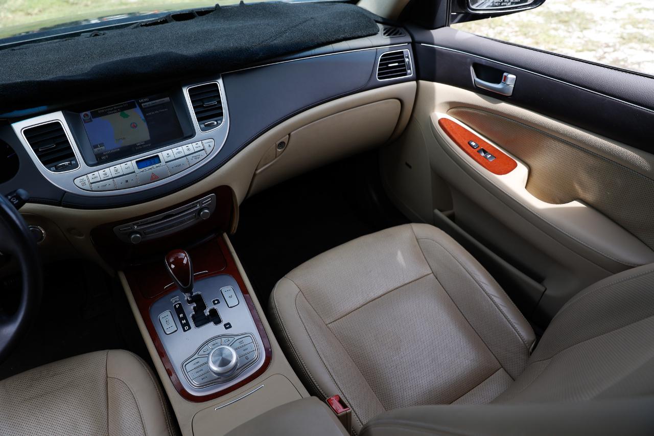 Hyundai Genesis  2013