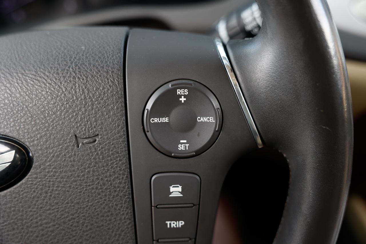 Hyundai Genesis  2013
