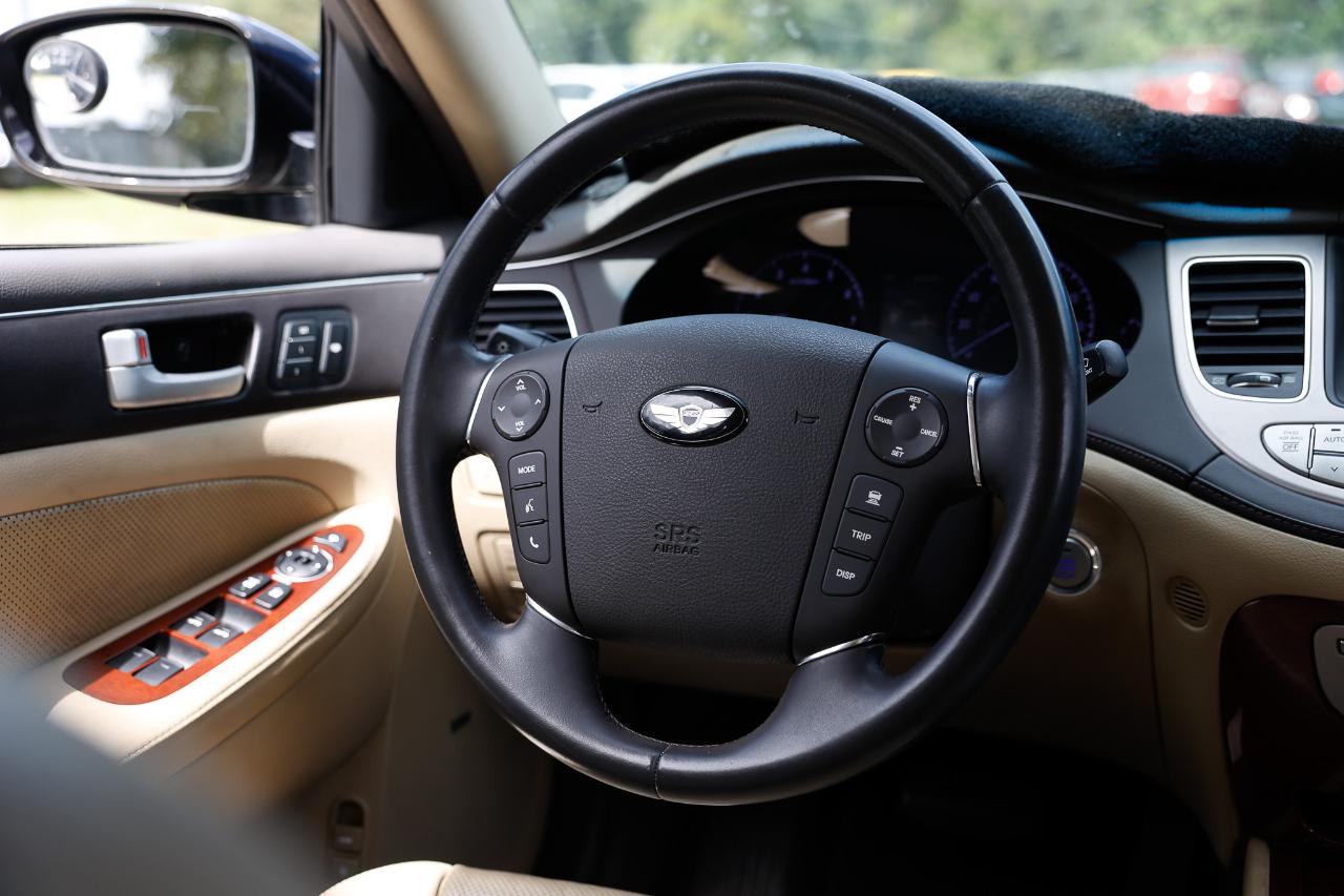 Hyundai Genesis  2013