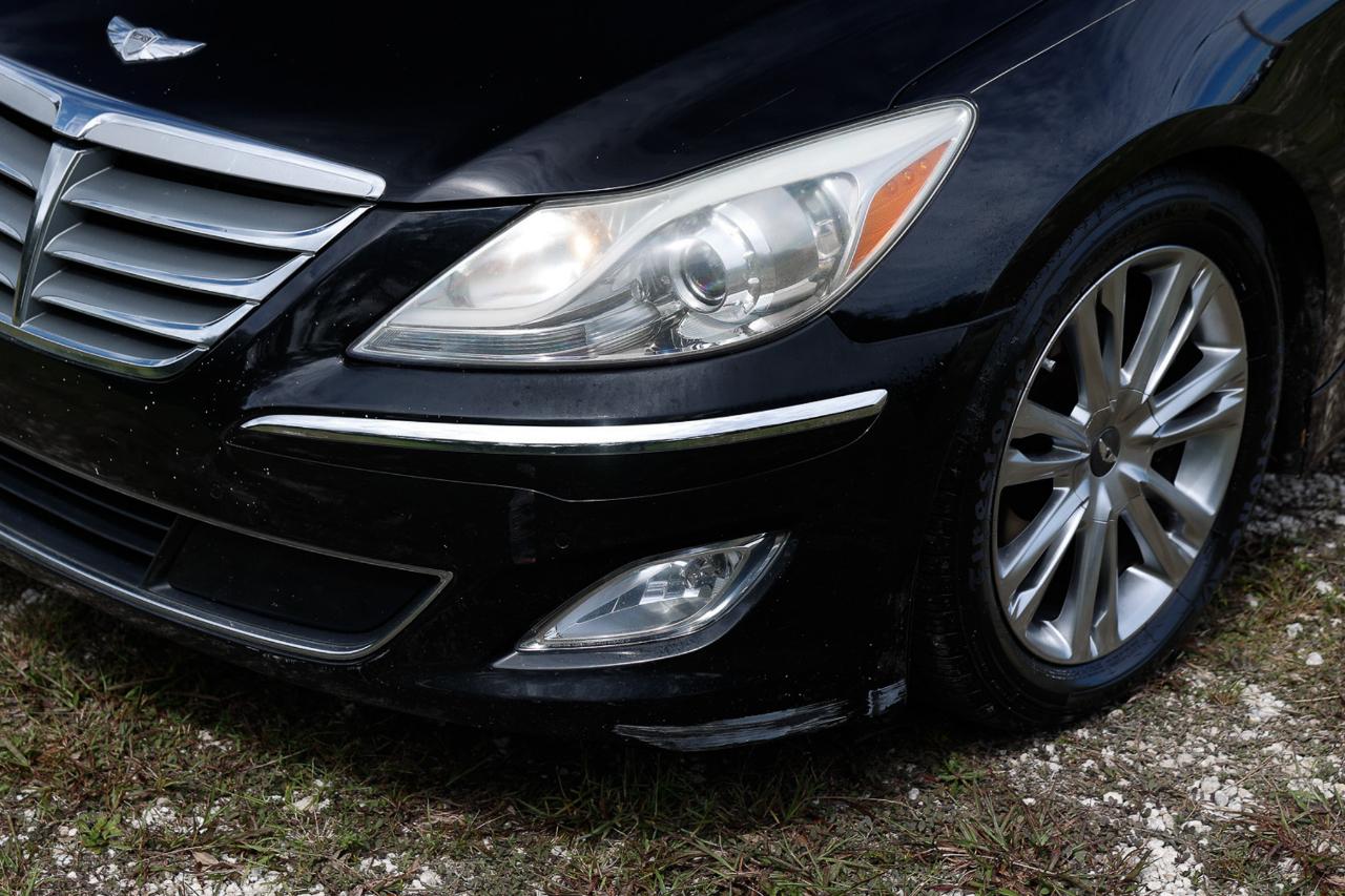 Hyundai Genesis  2013
