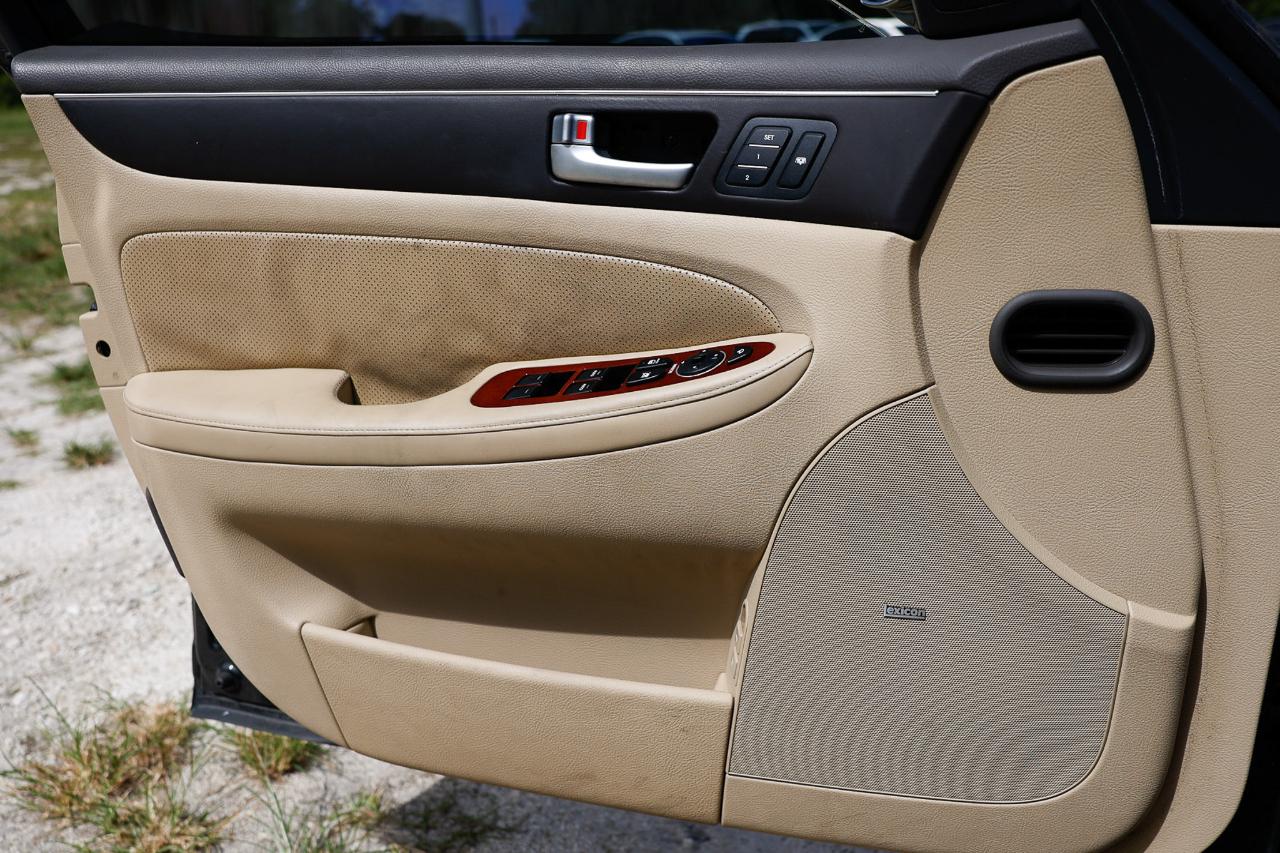 Hyundai Genesis  2013