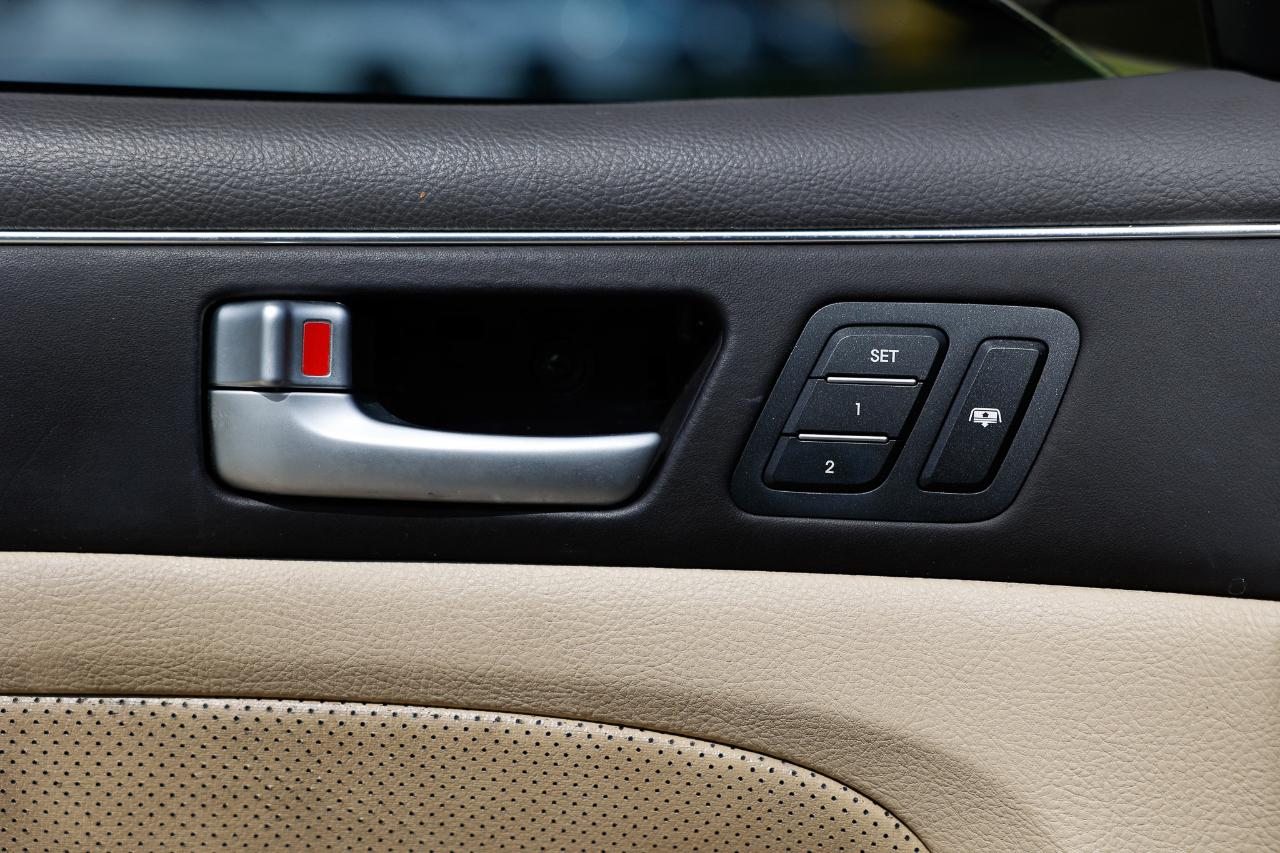 Hyundai Genesis  2013