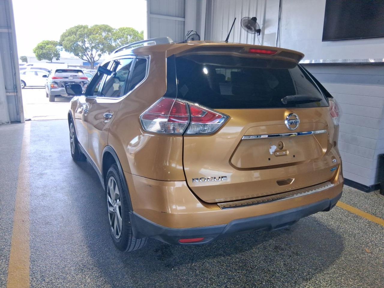 Nissan Rogue  2014