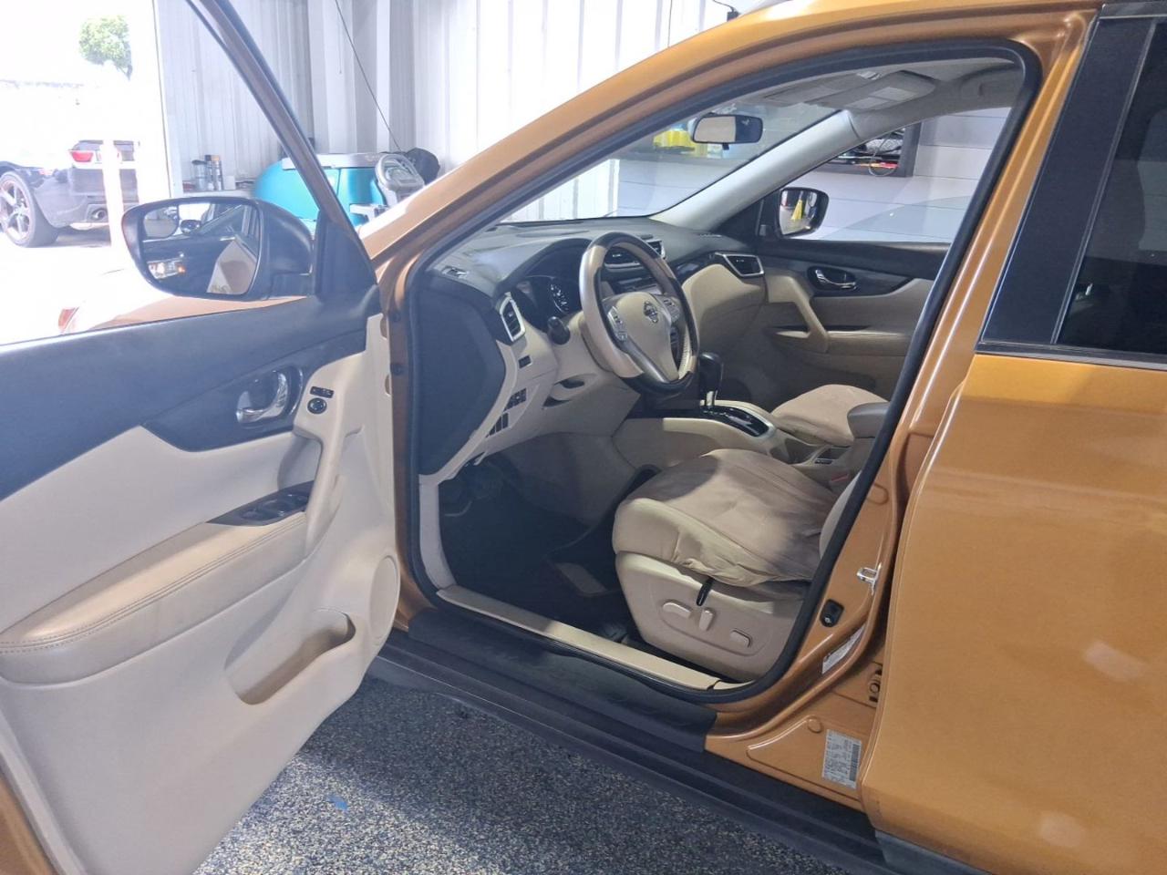 Nissan Rogue  2014