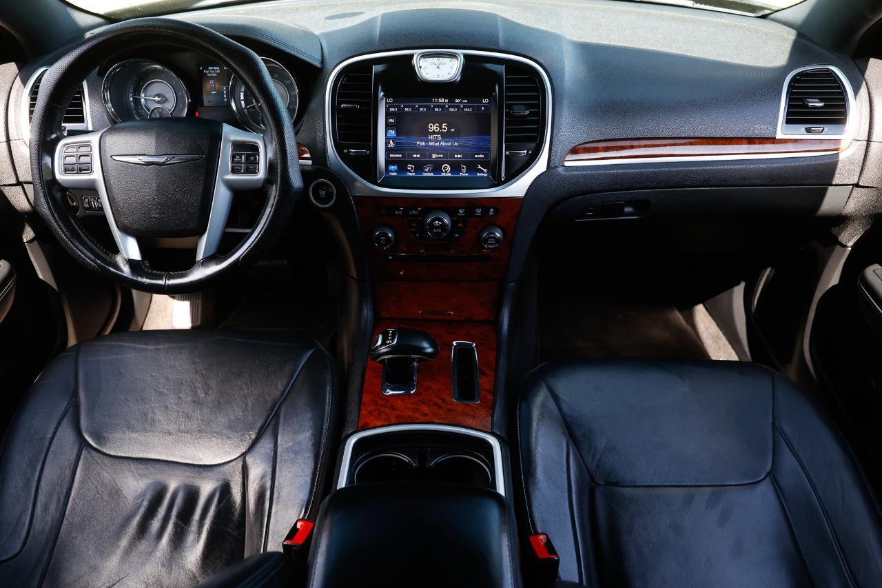 Chrysler 300 photo 2