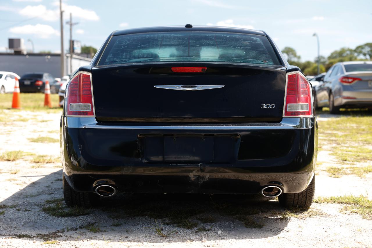 Chrysler 300 photo 7