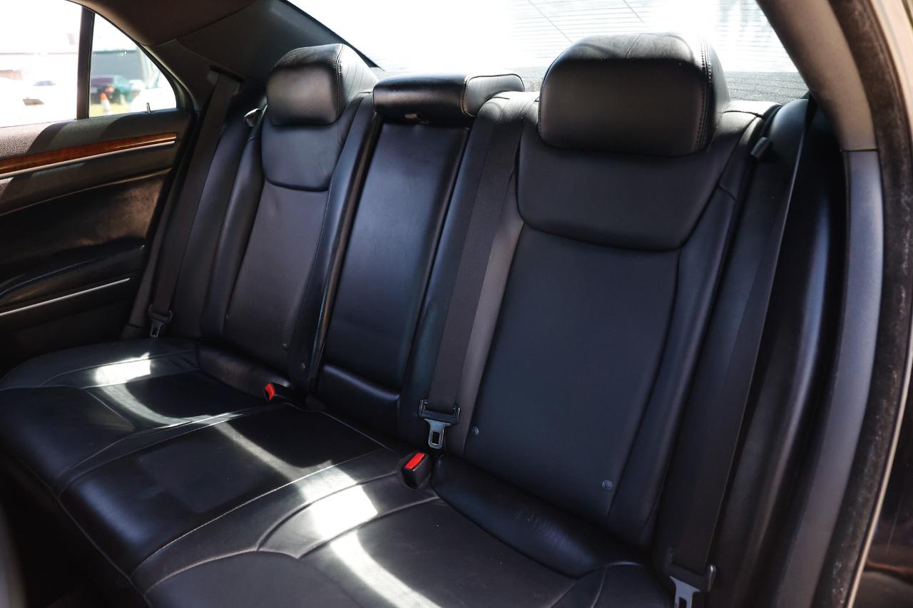 Chrysler 300 photo 8