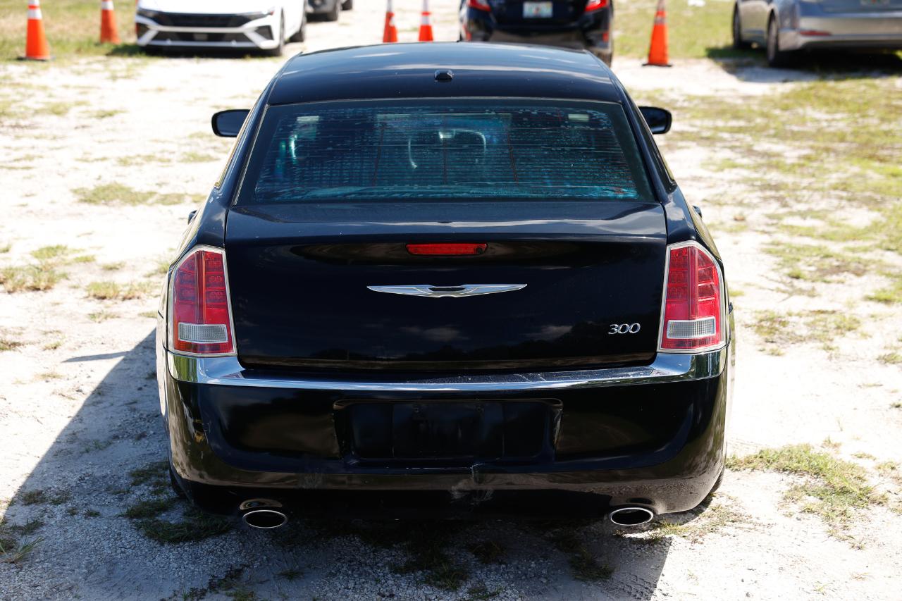 Chrysler 300 photo 9