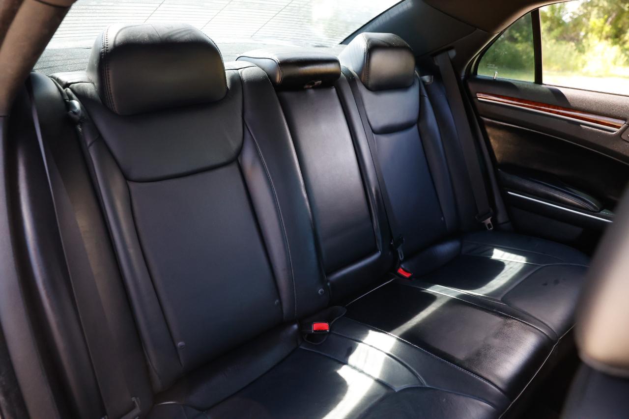 Chrysler 300 photo 14