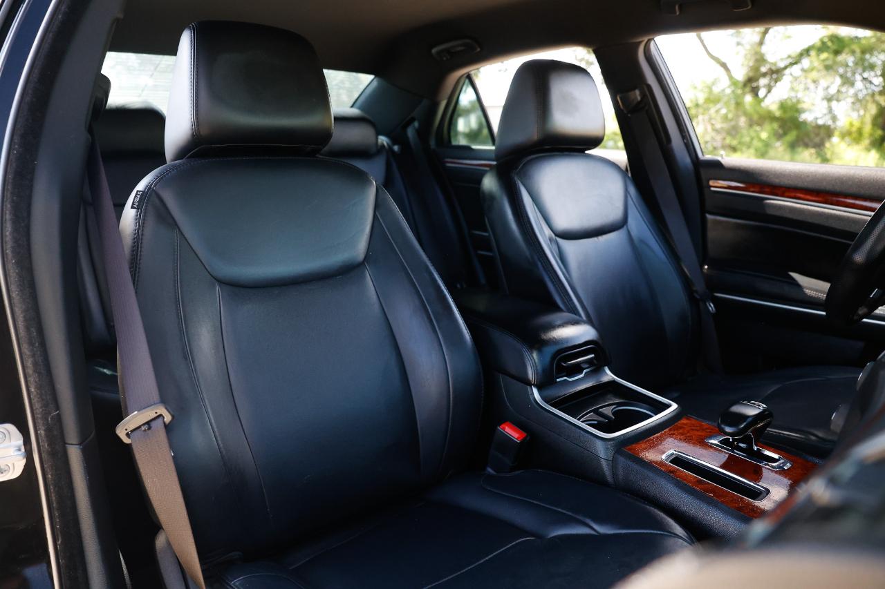 Chrysler 300 photo 16