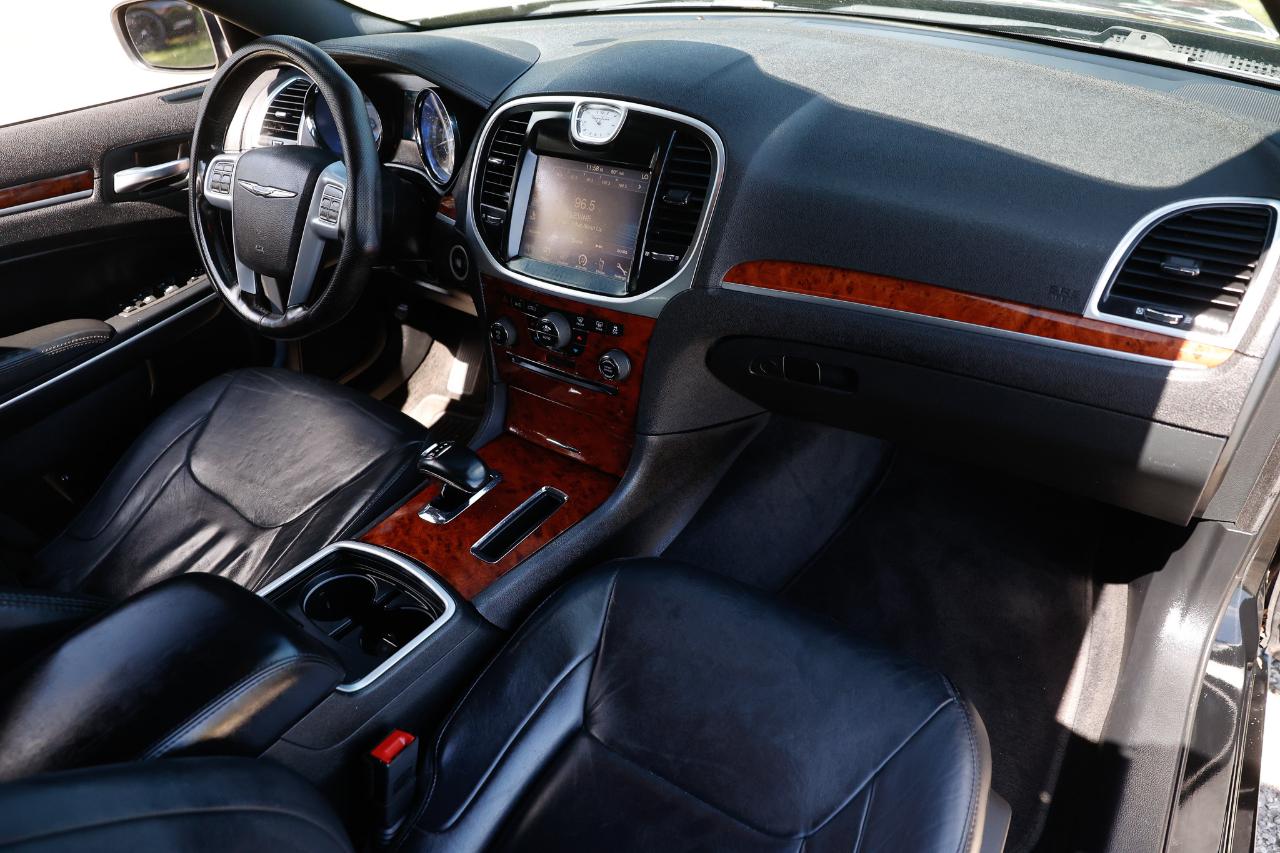 Chrysler 300 photo 18