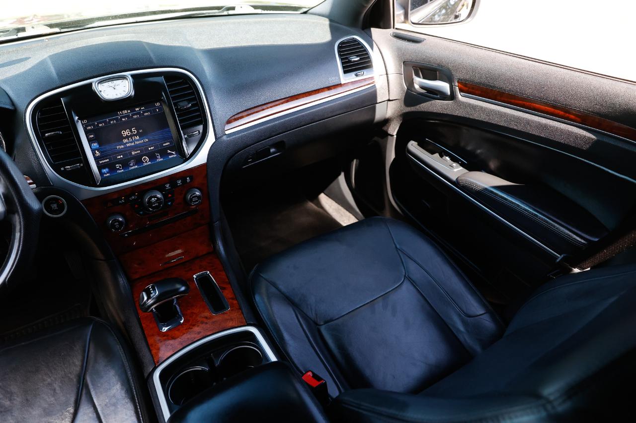 Chrysler 300 photo 22