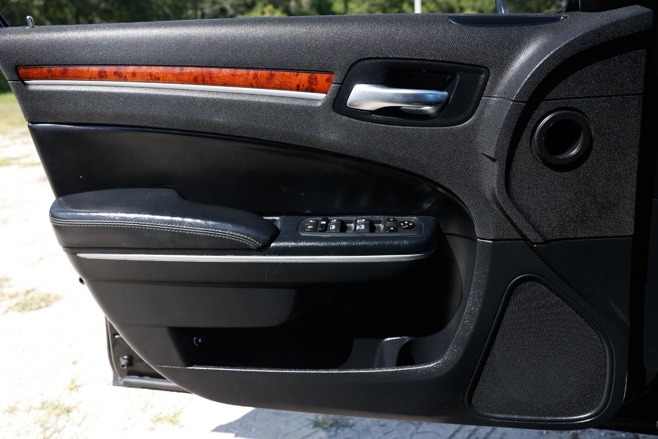 Chrysler 300 photo 39
